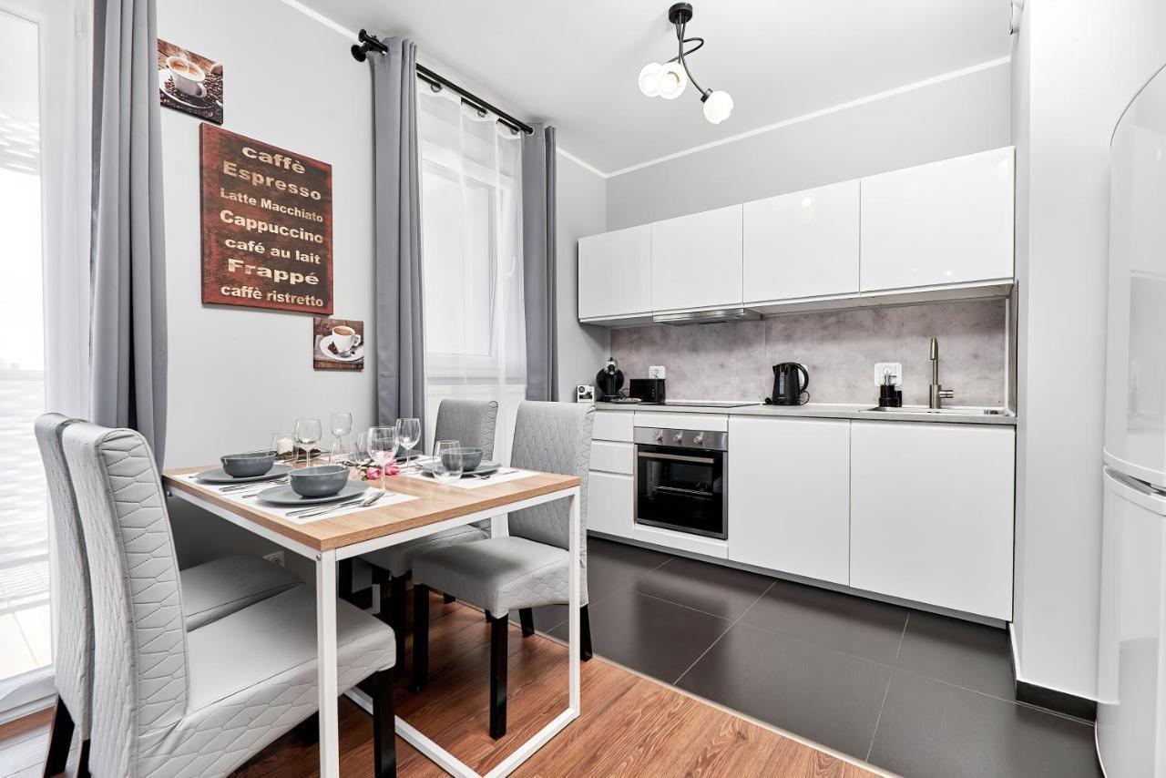 Sikorskiego With Free Garage By Renters Prestige Apartment Wroclaw