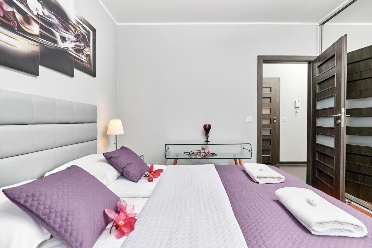 Sikorskiego With Free Garage By Renters Prestige