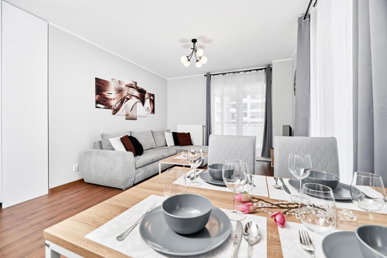 Sikorskiego With Free Garage By Renters Prestige Apartment Wroclaw