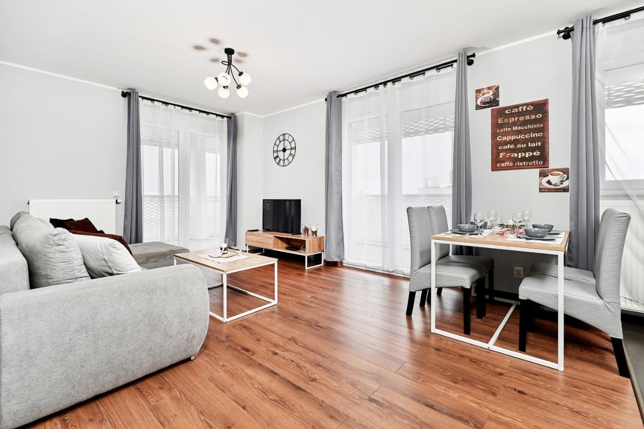 Sikorskiego With Free Garage By Renters Prestige Apartment Wroclaw