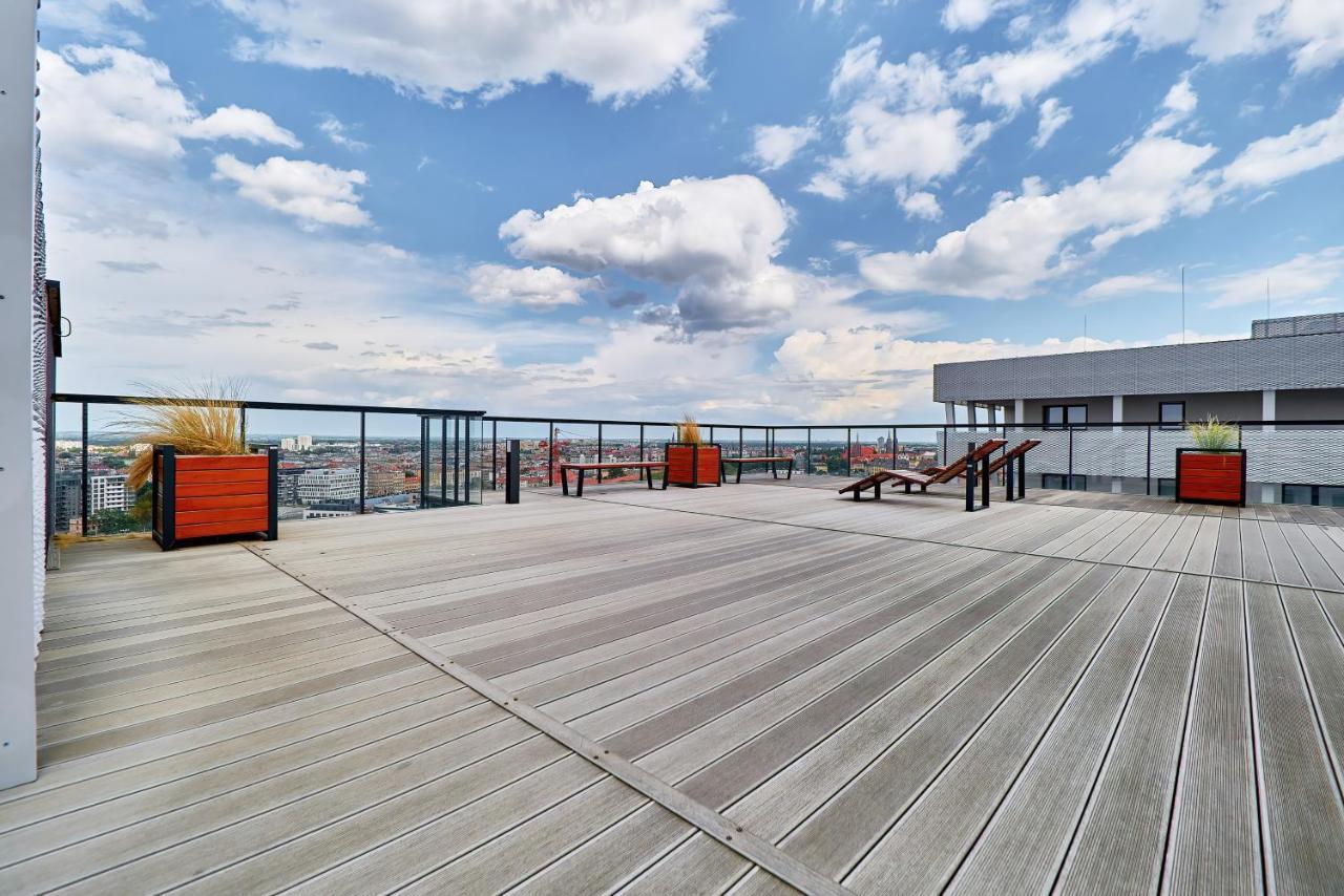 Sikorskiego With Free Garage By Renters Prestige Apartment Wroclaw